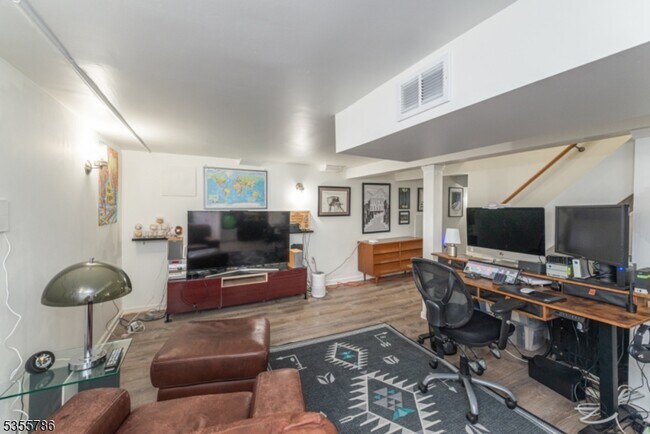 Building Photo - 86 Ferncliff Rd