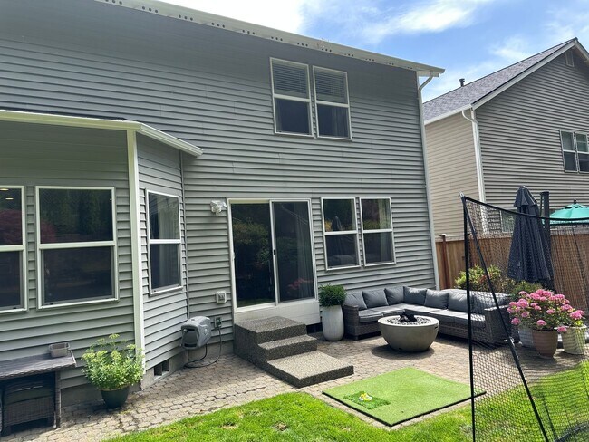 Building Photo - Beautiful upgrated 4 bedroom DuPont home w...