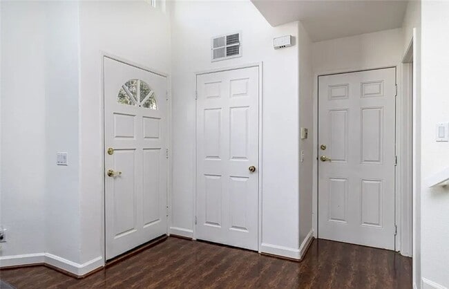 Building Photo - COMPLETELY REMODELED 3 Beds+2.5 Baths 2-st...