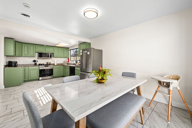 Building Photo - 632 Kenoak Dr