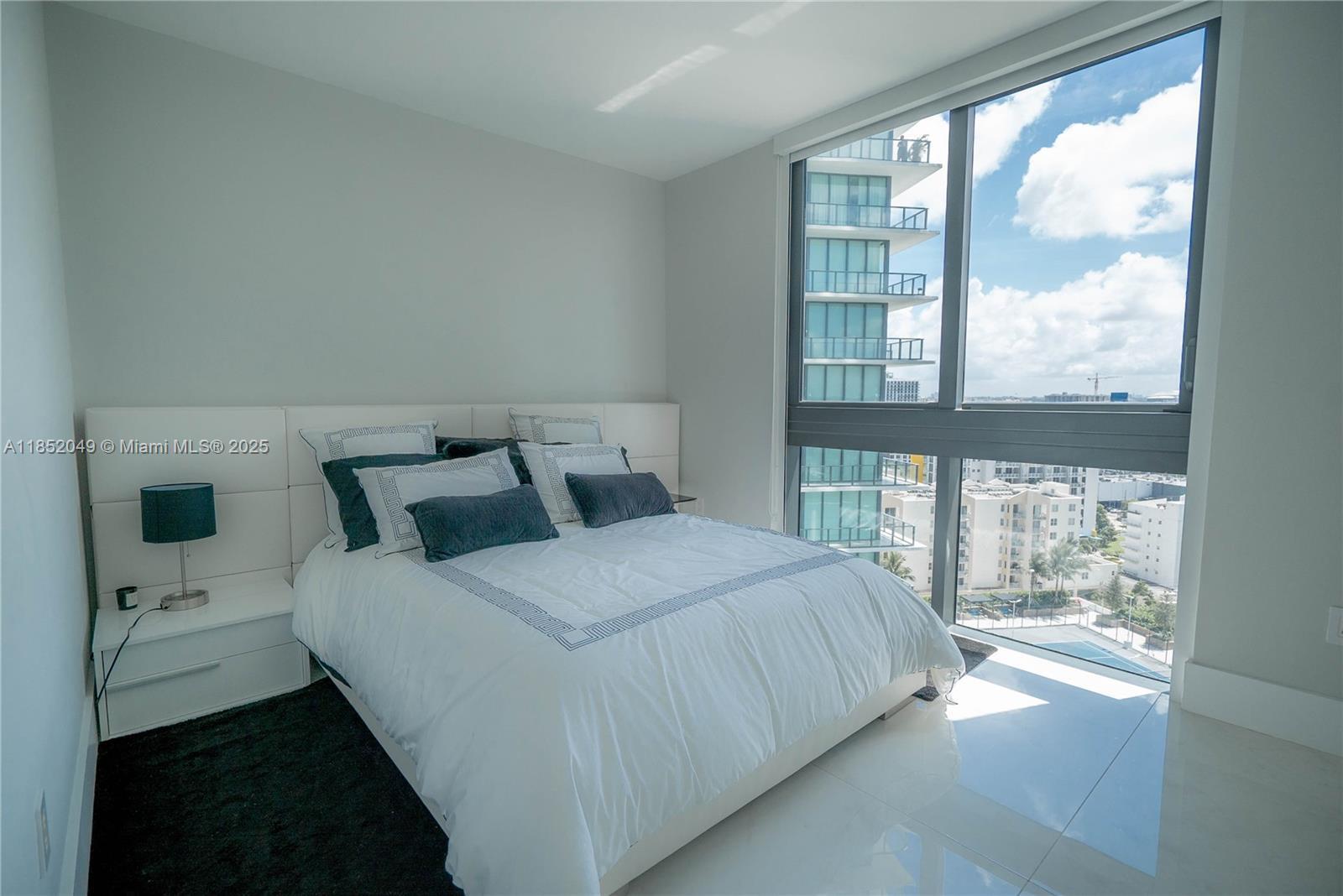 Building Photo - 650 NE 32nd St