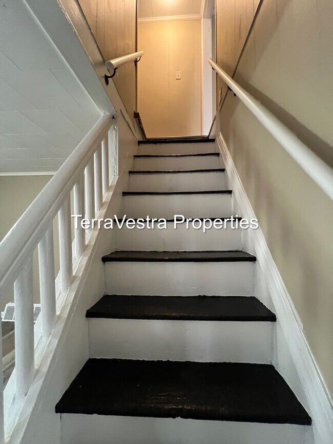 Building Photo - Great 3 Bed with a bonus room in Salem! Eligible for $500 Security Deposit.