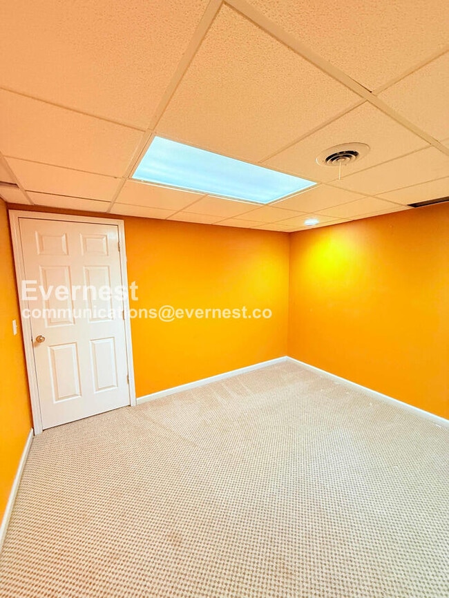 Building Photo - 1660 Brookdale Dr