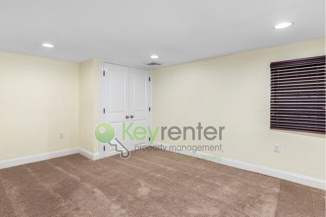 Building Photo - Beautiful 4-Bedroom Home with Fenced Yard ...