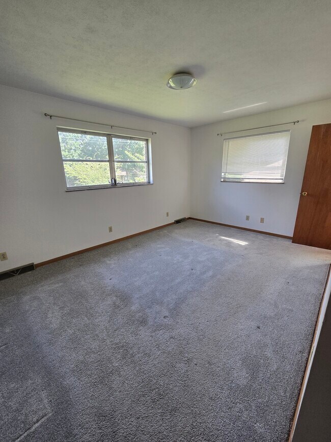 Building Photo - 3109 Dekalb Dr SW