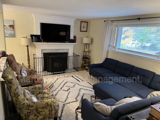 Building Photo - 27 Burlington Rd