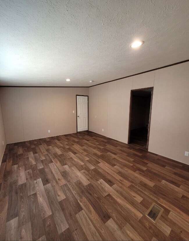 Building Photo - Now PRE Leasing-accepting applications-Hart County - Hartwell, Ga. –Four Bedroom and Two Bathroom...