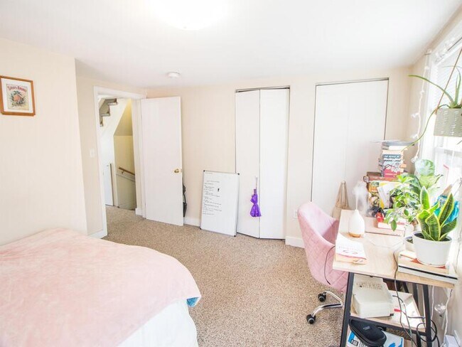 Building Photo - 123 Willow St