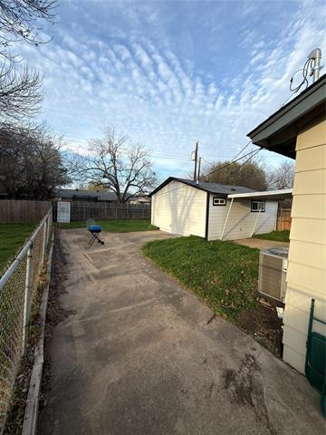 Building Photo - 2426 May Ln