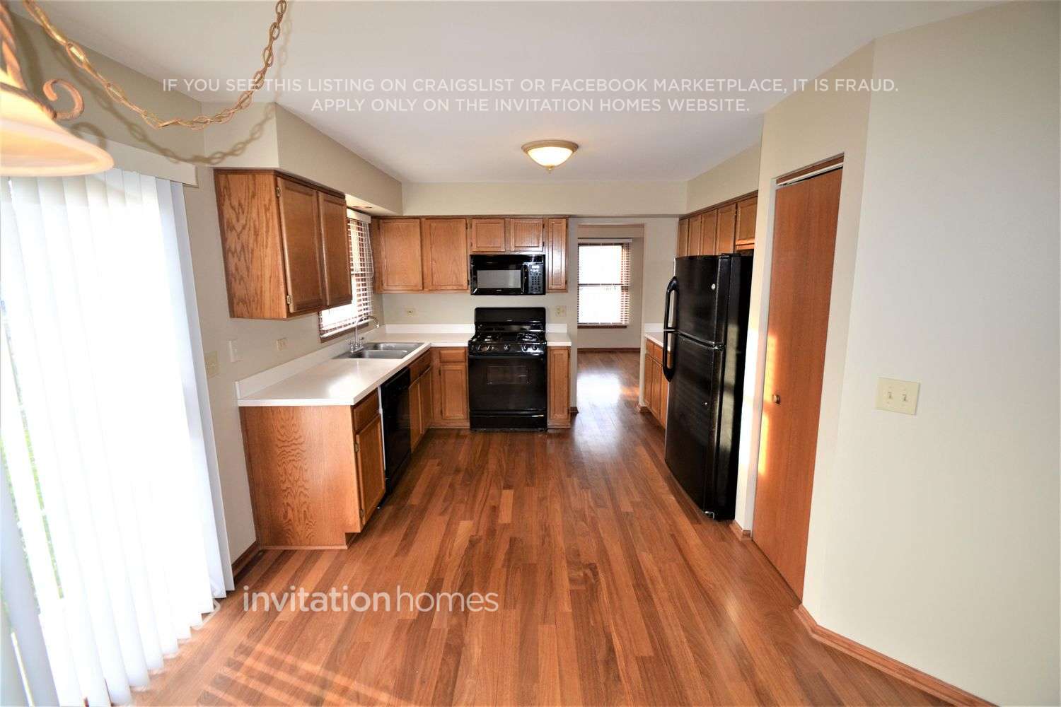 Building Photo - 1445 Woodscreek Cir