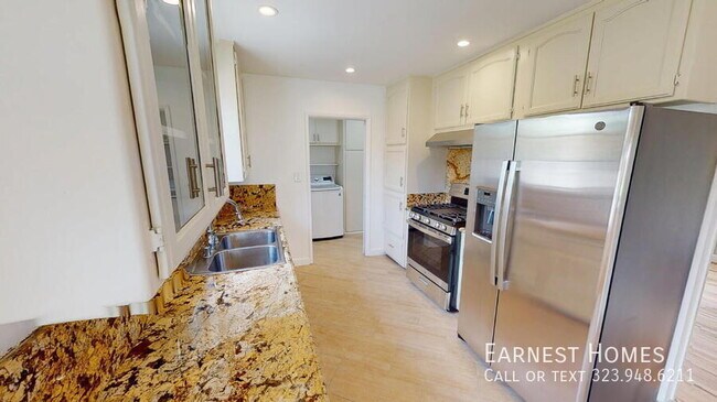 Building Photo - 7345 Matilija Ave