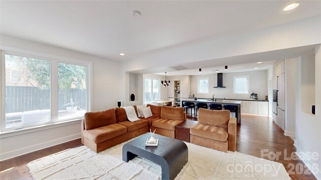 Building Photo - 1220 Lomax Ave