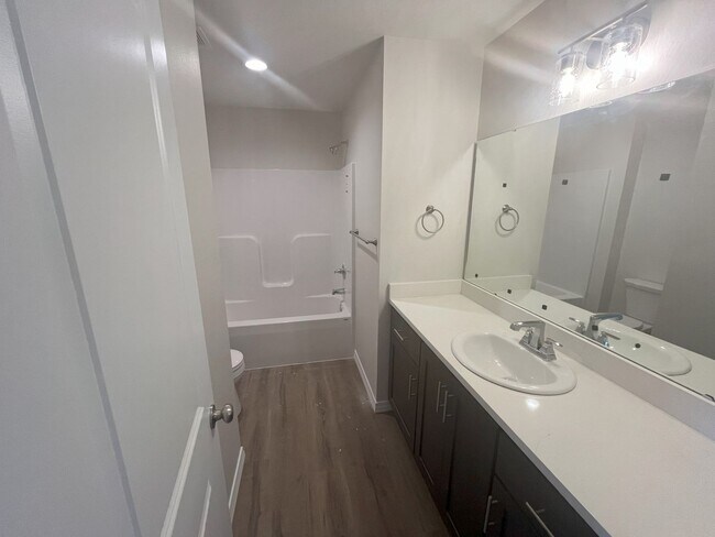 Building Photo - 1-year old, 3 Bedroom Home In Willard School District