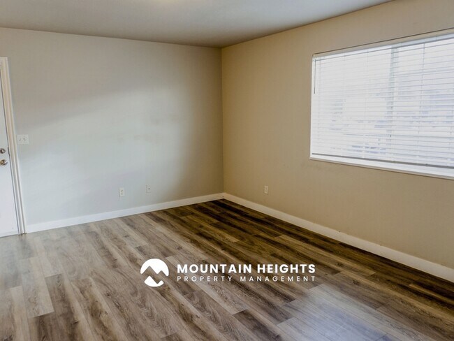 Building Photo - 26 W 7500 S