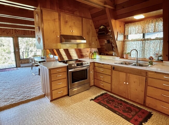 Building Photo - 2780 SW Breakers Dr