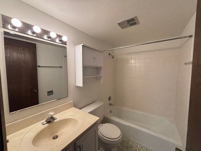 Building Photo - Studio Apartment on Main Street Downtown Madison