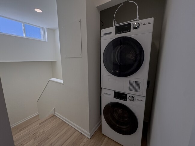 Building Photo - 2036 Wallace St