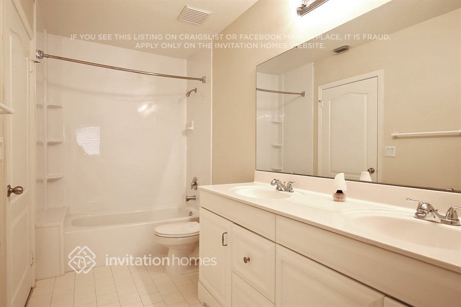 Building Photo - 1211 NW 193rd Ave