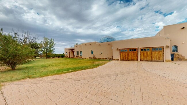 Building Photo - Furnished 5-Bedroom Home with Indoor Pool & Amenities