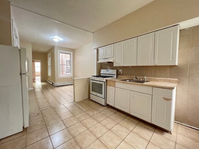 Unit 2L - 38 Bartholdi Ave
