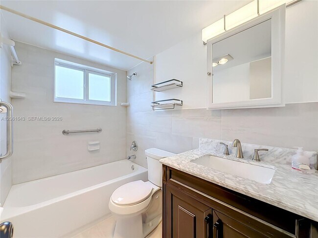 Building Photo - 6211 SW 37th St