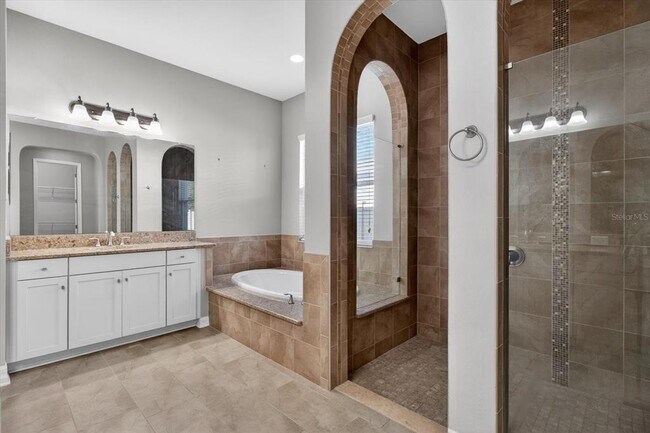 Building Photo - 2589 Gwynhurst Blvd