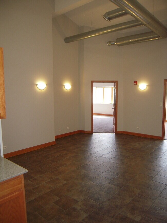 Building Photo - 16649 Oak Park Ave