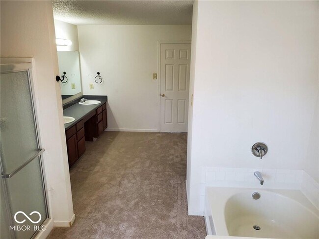 Building Photo - 5643 N Rockingham Ln