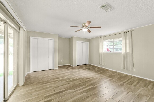 Building Photo - 23807 Red Oak Dr