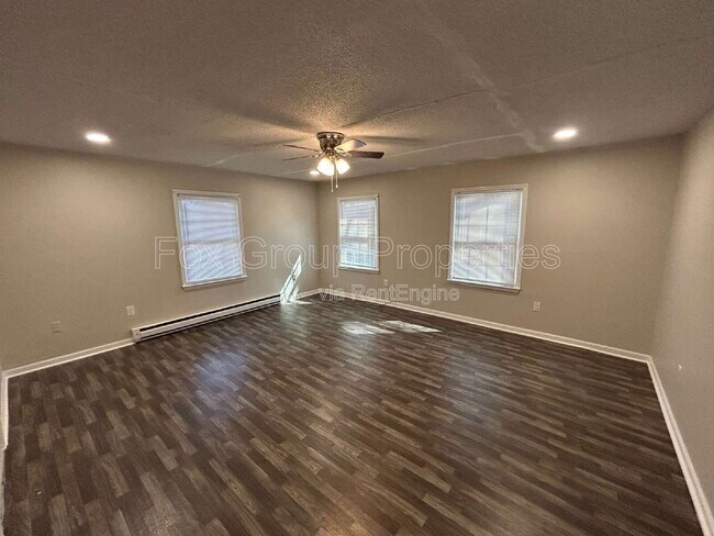 Building Photo - 402 S Yates St