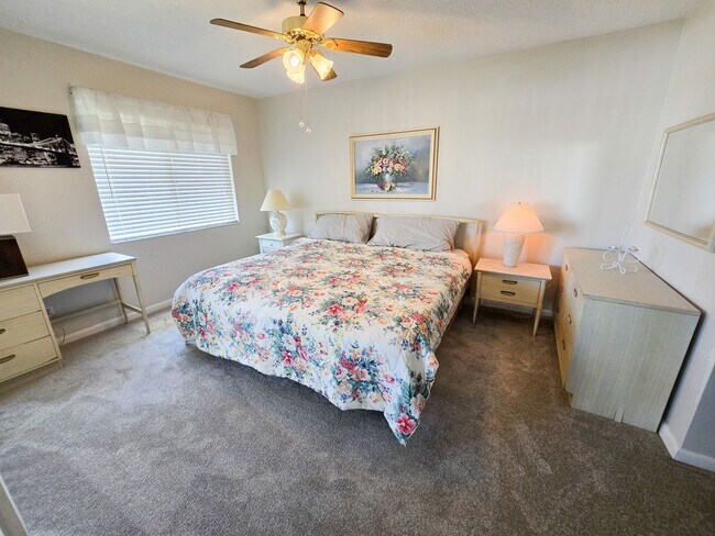 Building Photo - 2/2 Condo in Golf Lake Villas -North Fort ...