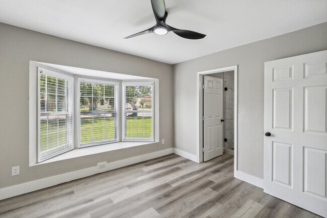 Building Photo - 1000 W Thomas Ave