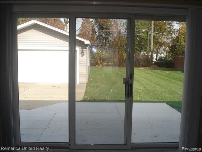 Building Photo - 37944 Lyndon St