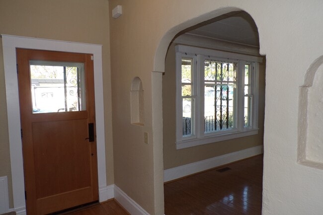 Building Photo - 4912 SE 99th Ave