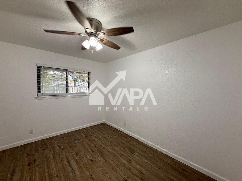 Building Photo - 7403 Castle Crown Dr