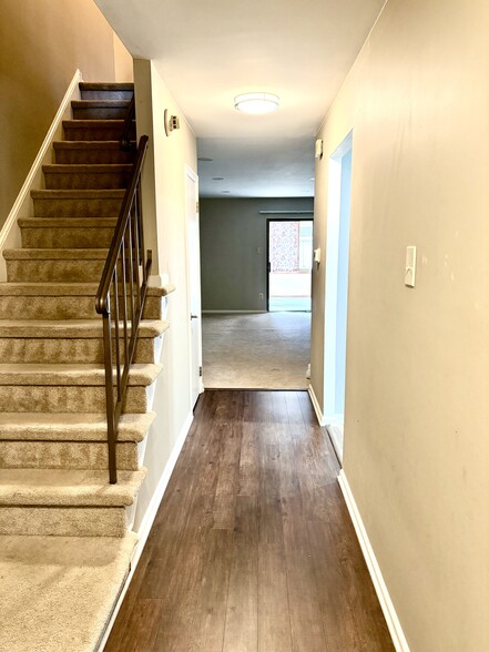 Building Photo - 224 Towyn Ct