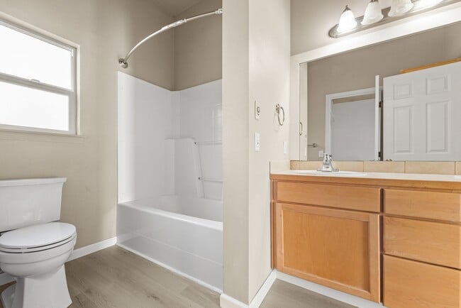 Building Photo - Well-appointed 3-Bedroom Townhome Near Downtown Kenmore & Bothell