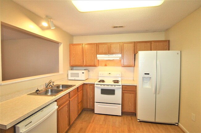 Building Photo - 1 Bedroom in Mooresville!!