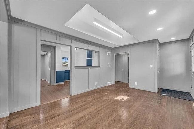 Building Photo - 114 N Emma St