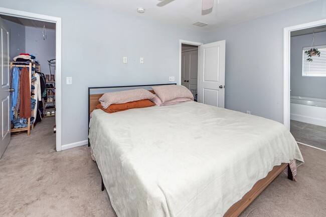 Building Photo - 3 Bedroom 2.5 Bath Single Family Home in W...