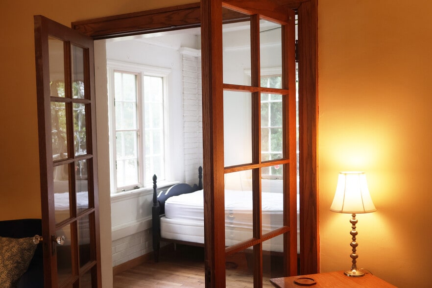 Sunroom - 711 W Ohio St