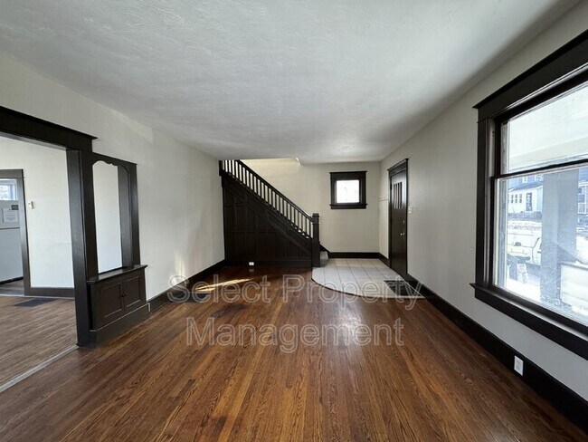 Building Photo - 1230 W Wildwood Ave