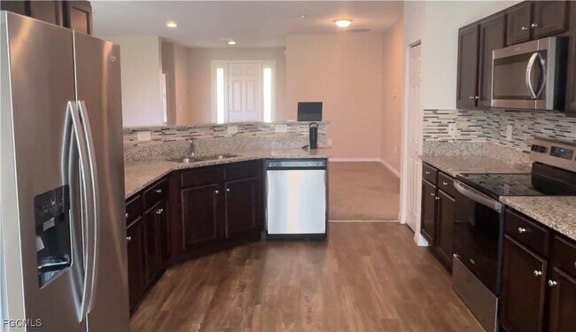 Building Photo - 1473 Bush St W