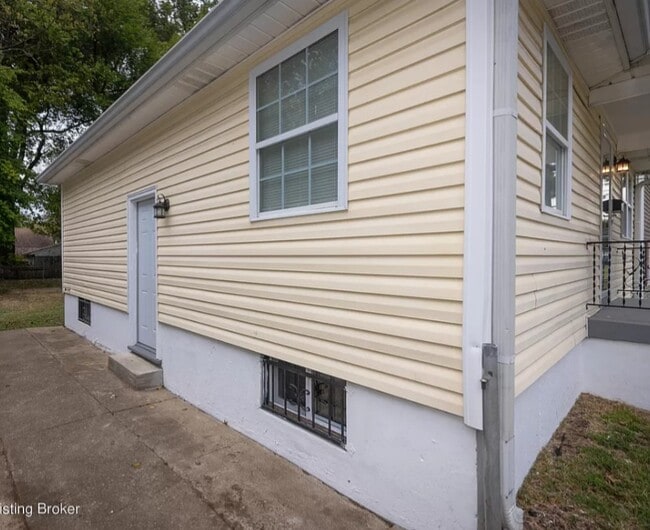 Building Photo - 4509 Sunset Ave