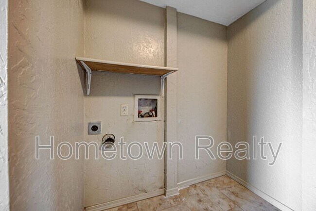 Building Photo - 7301 Edenborough Dr