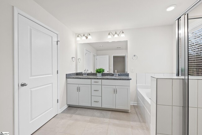 Building Photo - 218 Reynard Trl