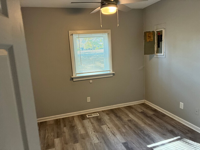 Building Photo - Room in Duplex on W Strickland St