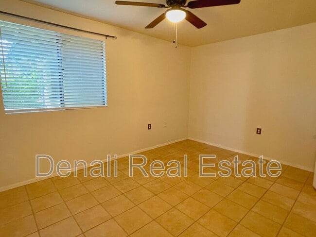Building Photo - 350 N Silverbell Rd