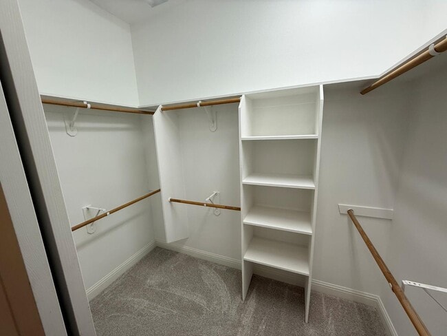 Building Photo - 10637 N Lochmoor Ln