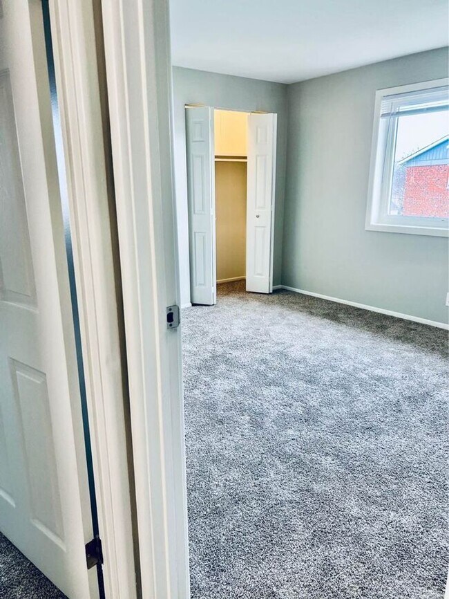 Building Photo - Modern 2-Bedroom Apartments in Crown Point, IN – Pet Friendly!